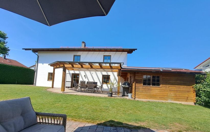 Großzügiges EFH in Toplage von Töging - provisionsfrei – Hausansicht Garten