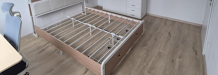 Schlafzimmer + Schrank