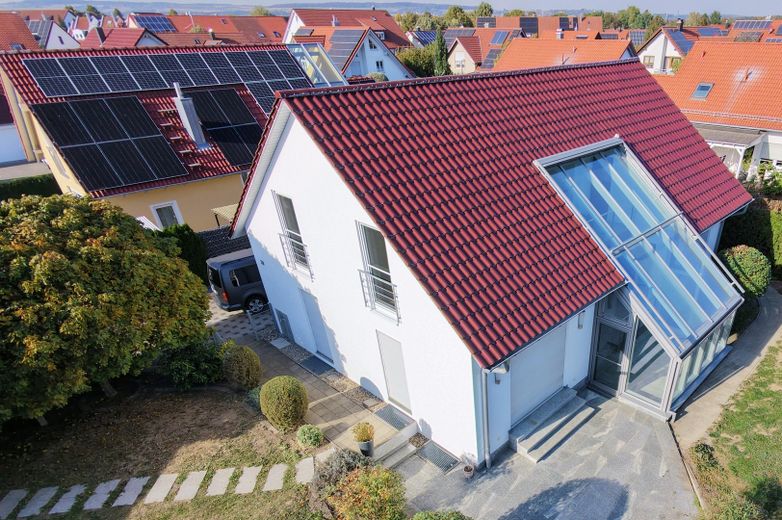 Geniş aile için modern mimar tasarımlı ev – Ansicht von Süden