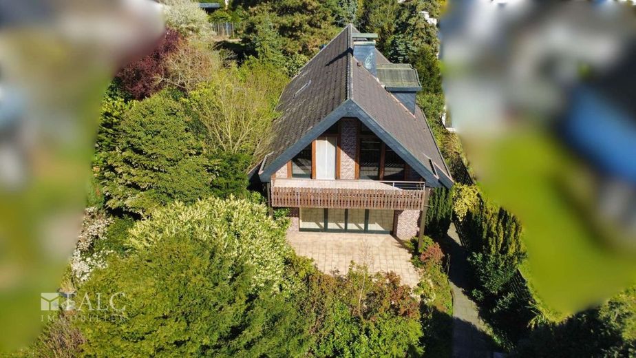 Großzügiges Einfamilienhaus auf privatem Grundstück (Teilverkauf des Grundstückes möglich) – Luftaufnahme - Süd-West Seite