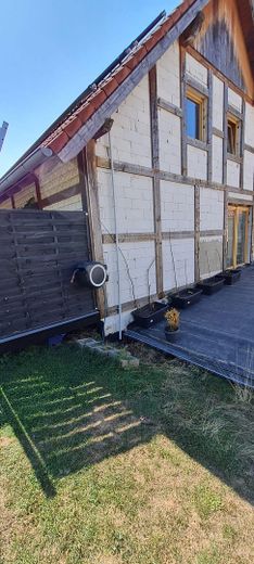 Einfamilienhaus mit Photovoltaikanlage – Ansicht Seite
