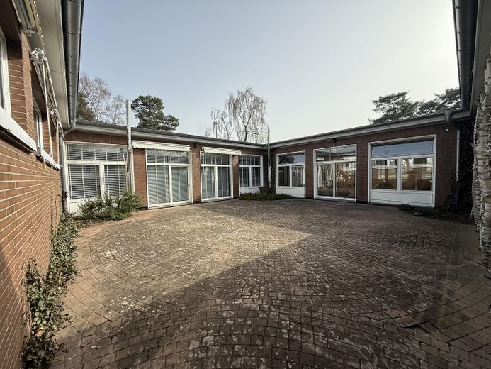Imposante Rarität Massive Gewerbehalle in Ehemaligen Kasernegelände – Foto 4