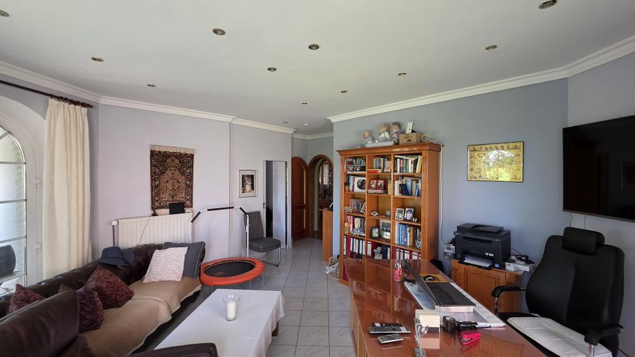Provisionsfreies, schönes Haus mit Hauptwohnung + 2 Einliegerwohnungen. Mit schönem Garten – Arbeits-/Kinderzimmer 2