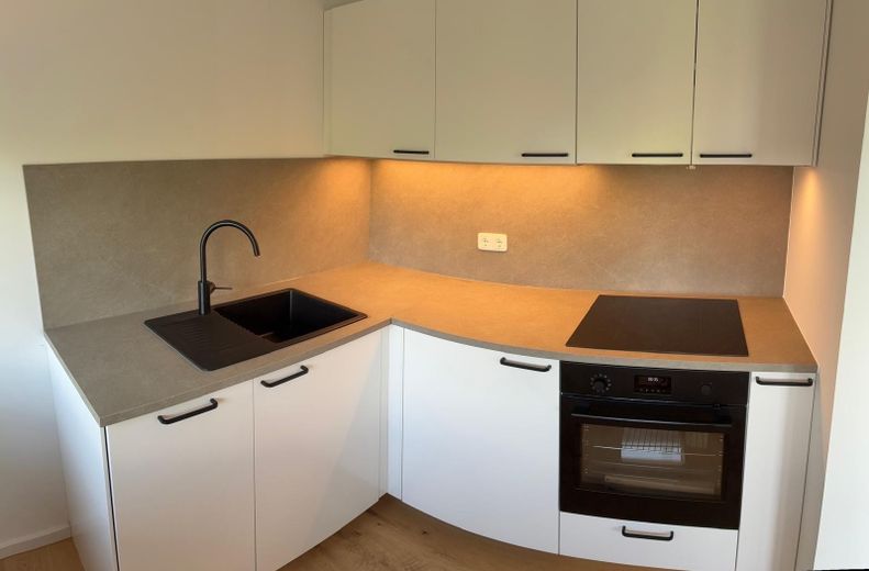 Helle 1-Zimmer-Wohnung inkl. EBK und Balkon - Erstbezug nach Sanierung – Küche