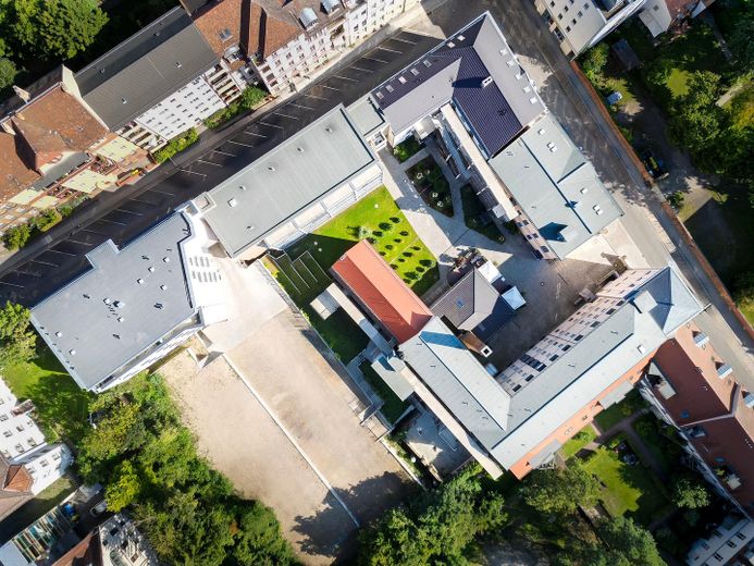 3 Zimmerwohnung mit Balkon in den Ferdinandshöfen – Luftbild Ferdinandshöfe