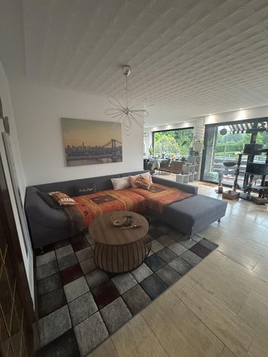 Przestronne 3 pokoje, kuchnia, przedpokój, łazienka, balkon w Viersen – Wohnzimmer
