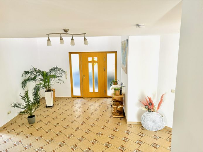 Wunderschönes Haus mit Pool und Sauna (teilmöbeliert) – Eingangsbereich