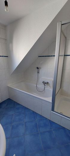 Mooie lichte 3-kamer zolderwoning – Bad