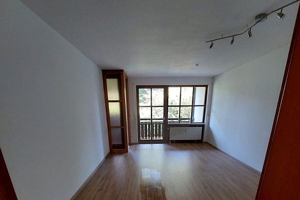 Für Kapitalanleger | Vermietete helle 2,5-Zimmer Wohnung mit Balkon und Potential