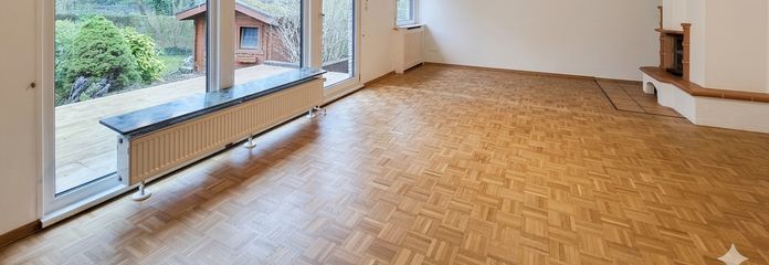 Wohnzimmer mit Kamin