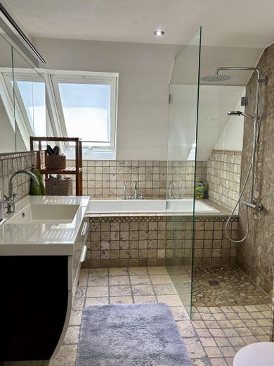Top renoviertes Reihenmittelhaus mit Garten in Erftstadt - sofort einziehen und wohlfühlen! – Badezimmer