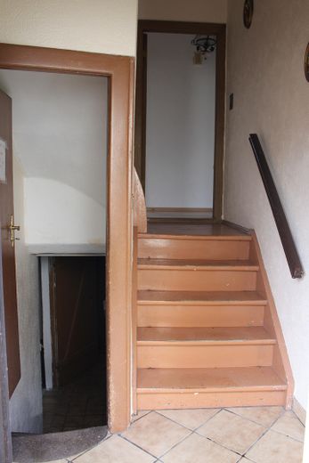 Casa per più generazioni con due unità abitative separate – Treppe Keller und EG