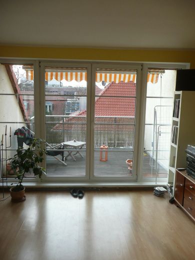 Appartamento maisonette sul Lago Sacro – Wohnzimmer zum Balkon