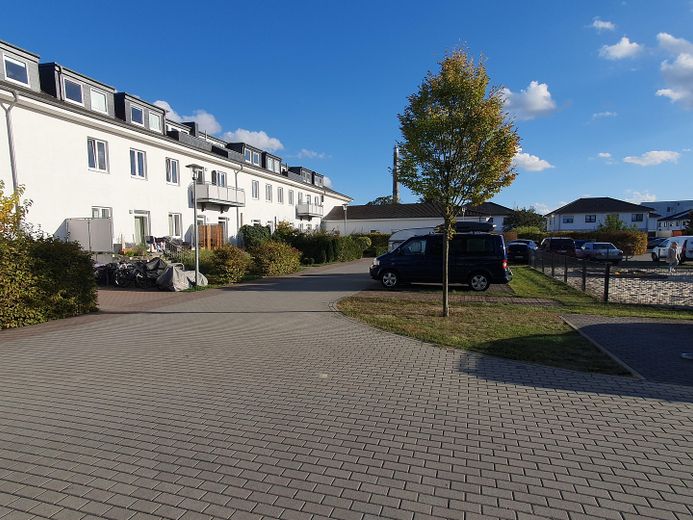 Gerenoveerd EN direct beschikbaar: tuinappartement m. eigen ingang, vloerverwarming, meer- en stationsnabijheid – Wohnanlage innen 1