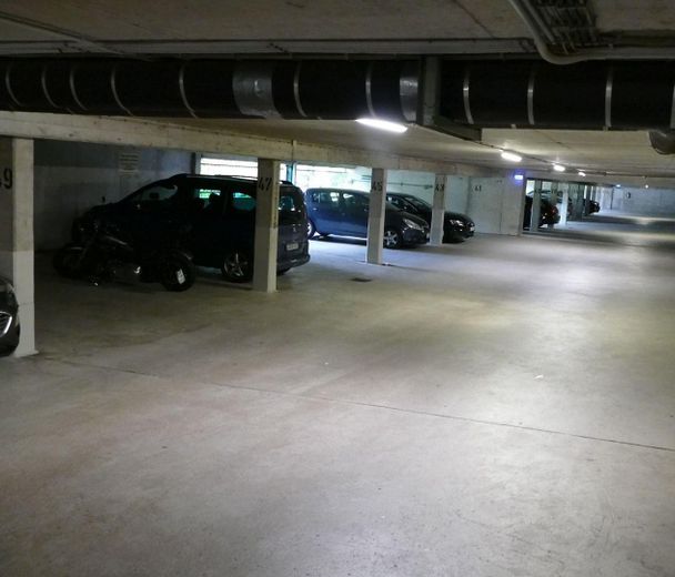 Wohnung mit grandioser Aussicht im 8.OG zu verkaufen – Tiefgaragenstellplatz
