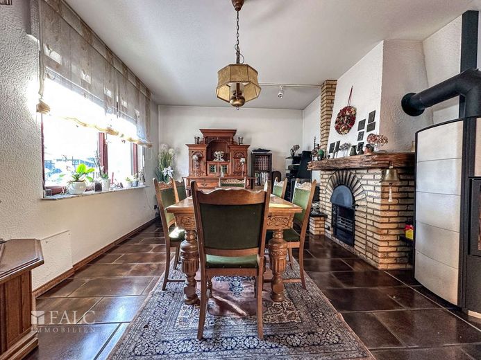 Spannender Bungalow mit Gewerbehalle und Zahnarztpraxis im wunderschönen Wipperfürth – Esszimmer
