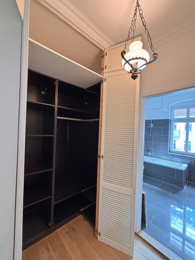 Helle modernisierte 3-Zimmer-Altbauwohnung im Weitlingkiez - Provisionsfrei - – Einbaugarderobe
