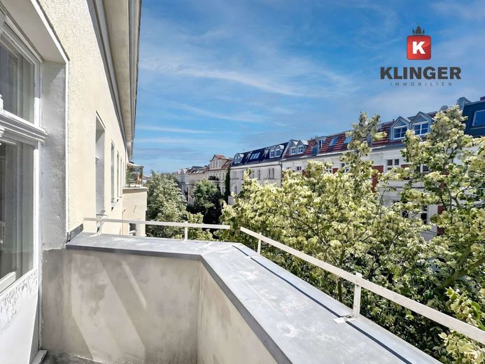 Repräsentatives Altbau-Juwel im beliebten Winterfeldtkiez: Großzügige 4-Zimmer-Wohnung mit Balkon – Balkon