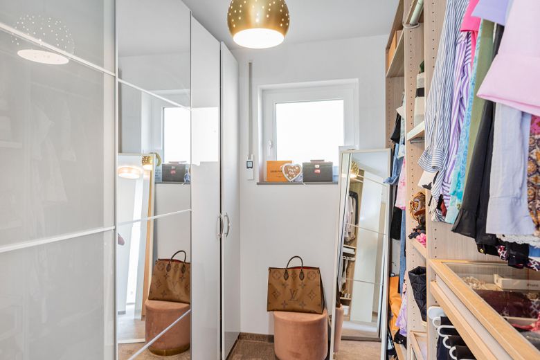 Begehbarer Kleiderschrank