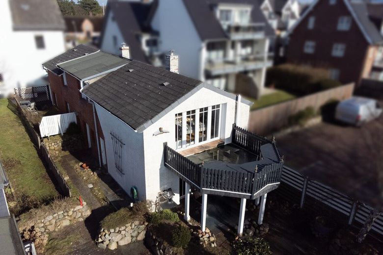 Sylt pur in Wenningstedt: Begehrte Lage wartet auf Sie! – Hinterhaus