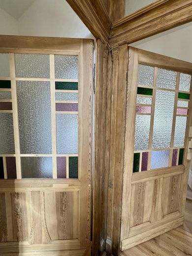 Restaurierte Wohnungstüren