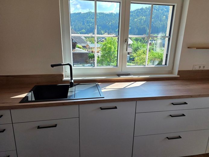 Erstbezug: 101m² Neubau mit Einbauküche, Haustiere willkommen, Balkon, 2 Stellplätze – Foto 3