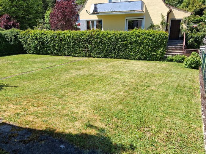 Großes Grundstück mit Altbau in sehr guter Lage in Unterdürrbach, provisionsfrei, von Privat! – Baugrundstück Längsansicht