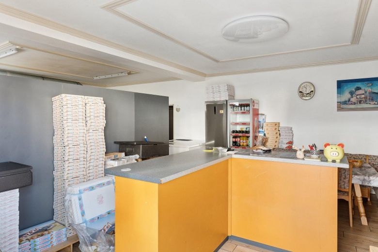 RENDITE > 7% mgl. o. Eigennutzung und Kapitalanlage kombiniert-MFH mit Ausbaupotenzial rd.350 m2 – Gewerbeeinheit