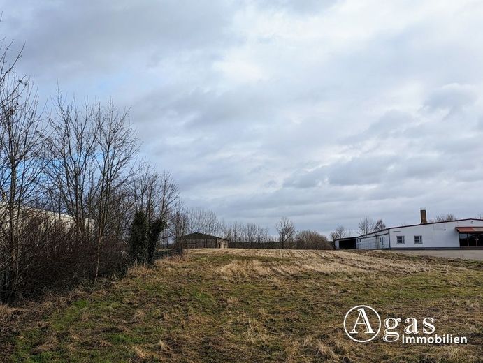 Ampio terreno commerciale a Jüterbog – Ansicht von Straße