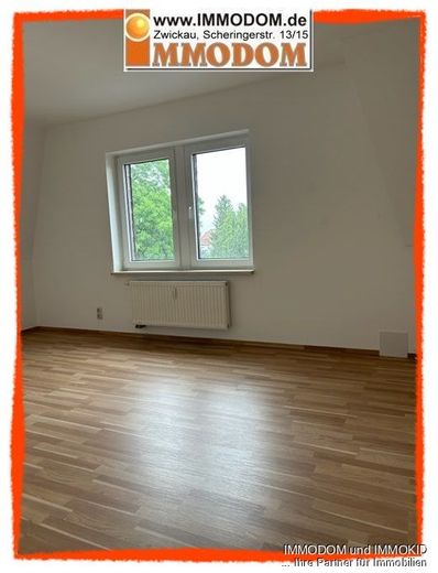 2-Zimmer-Dachwohnung mit Dusche in Küche +++ Einzug sofort möglich +++ preiswert zu vermieten! – Wohnen