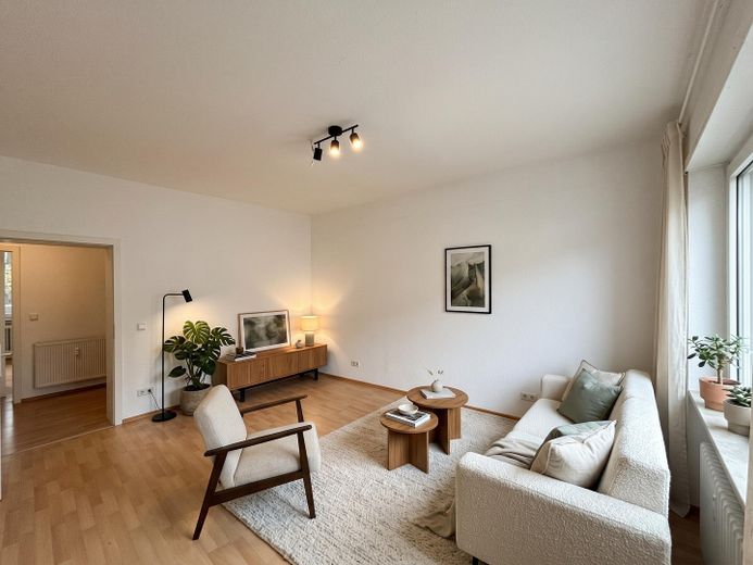 Provisionsfrei: Stilvolle 3-Zimmer-Wohnung mit Balkon in der Mainzer Neustadt – Wohnzimmer