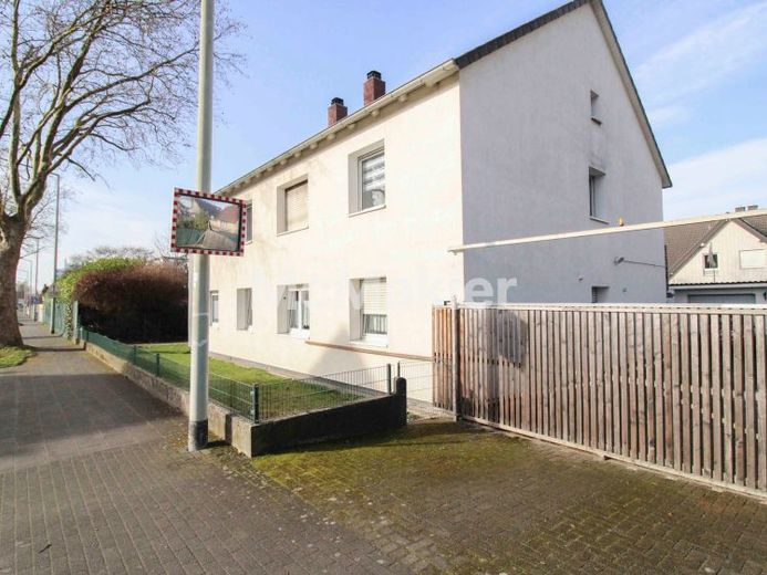 Neuer Preis! Mehrfamilienhaus mit 4 Einheiten und großem Grundstück in zentraler Lage von Paderborn – फोटो 1