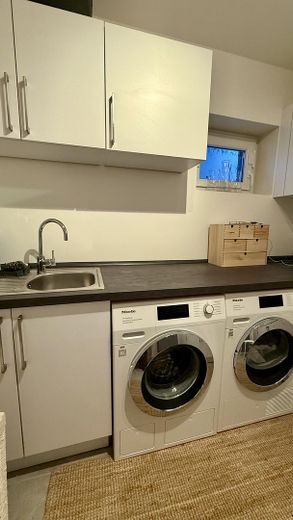 Modernes Endhaus am Brabandkanal - großer Privatgarten, Wärmepumpe und Spa – Hauswirtschaftsraum