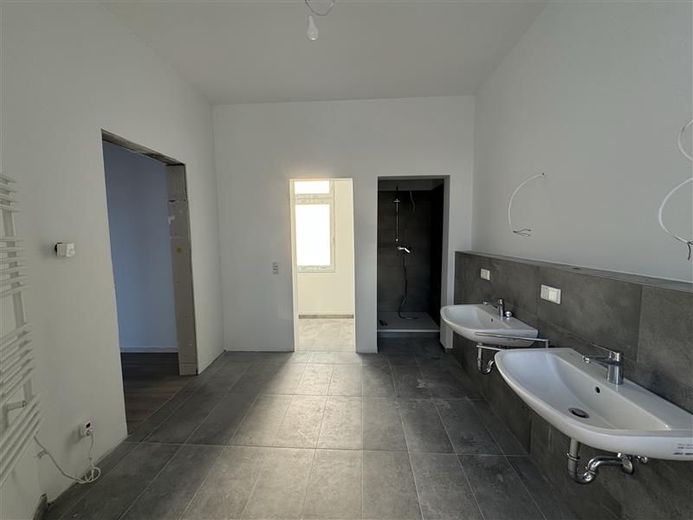 Stilvolle Altbauwohnung - kernsaniert mit modernem Wohnkomfort – Bad