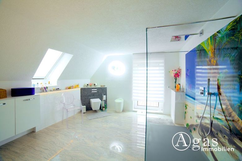 Exklusive Stadtvilla mit privater Wellness-Oase und Außenpool in Alt-Hohenschönhausen – Badezimmer