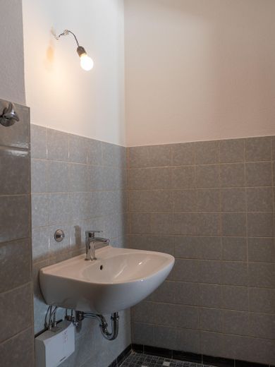 Renovierte 4-Zimmerwohnung in Duisburg-Mittelmeiderich demnächst zu vermieten – WC