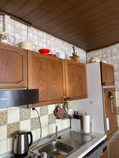 House with large plot in Wassenberg - plenty of potential for craftsmen – Küche Seitenwand