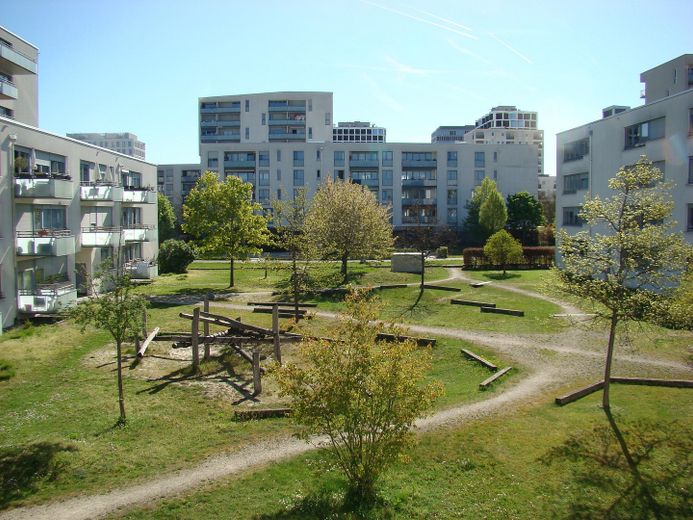 Ausblick in die Grünanlage
