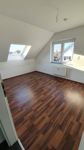 Moderne 3,5 Zi.-DG-Wohnung mit Balkon in toller Lage - von privat – Kinderzimmer oder Büro (leer)