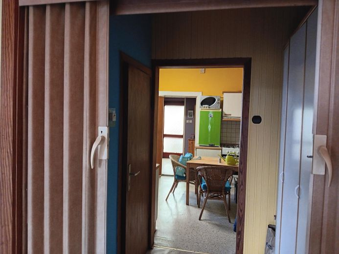 Blick vom Wohnz. in d. Küche