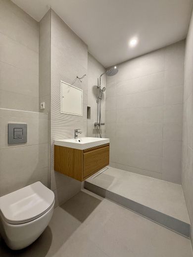 Erstbezug nach Renovierung - charmante 3-Zimmerwohnung am Südring – Badezimmer