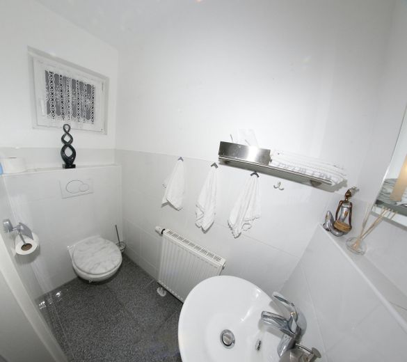 Haus am Tillypark, kommen sehen und staunen. Direkt vom Eigentümer! – Gäste-WC