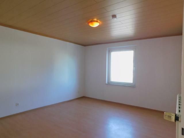 4-Zimmer-Eigentumswohnung 84m² mit Balkon &amp; Fernblick - sofort bezugsfrei in Idar-Oberstein – SB7 Schlafzimmer 1