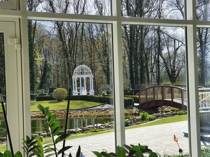 Represäntive Premium-Villa in gefragter Lage von Kolkwitz - VERKAUF IM DIGITALEN BIETERVERFAHREN – Blick aus dem Wintergarten