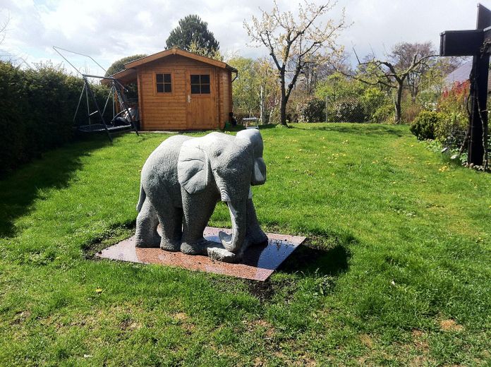 Große Maisonette mit Garten und Biotop – Garten mit Gartenhaus