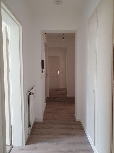3,5-Zimmer-Altbauwohnung (90m²) im denkmalgeschützten Straßenzug – Flur