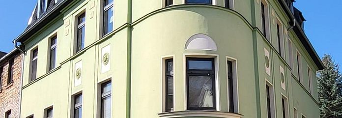 Inmueble de inversión: edificio plurifamiliar con unidad comercial - alquilado, se vende por motivos de edad – Vorderansicht Haus