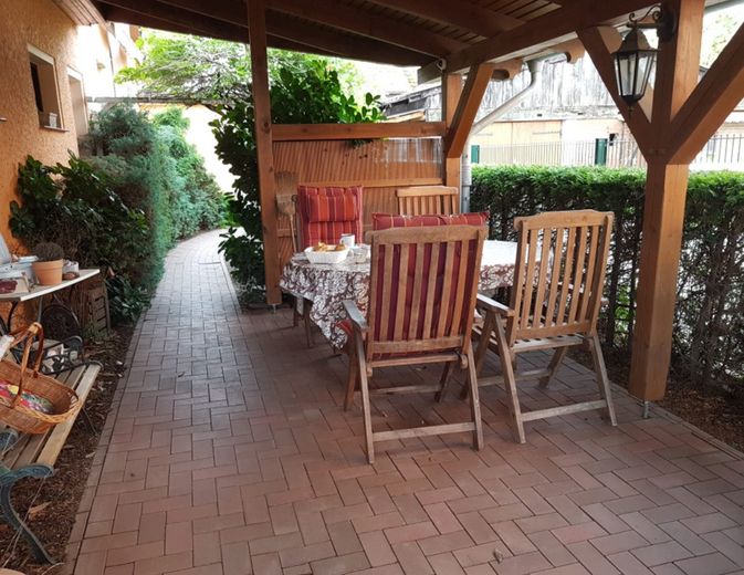 Wohn- und Geschäftshaus – Terrasse/Carport