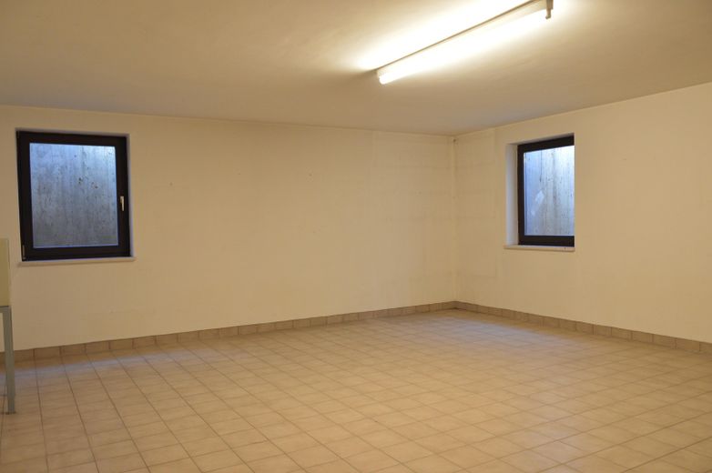 Exceptional semi-detached house with potential and a dream garden – prime location on Portenlängerstraße in Grünwald – Großer Kellerraum mit Lichtsch