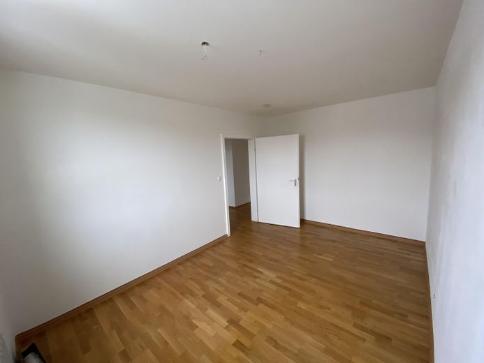 Bella e luminosa appartamento condiviso di 2 locali con balcone esposto a sud in vendita – Schlafzimmer 